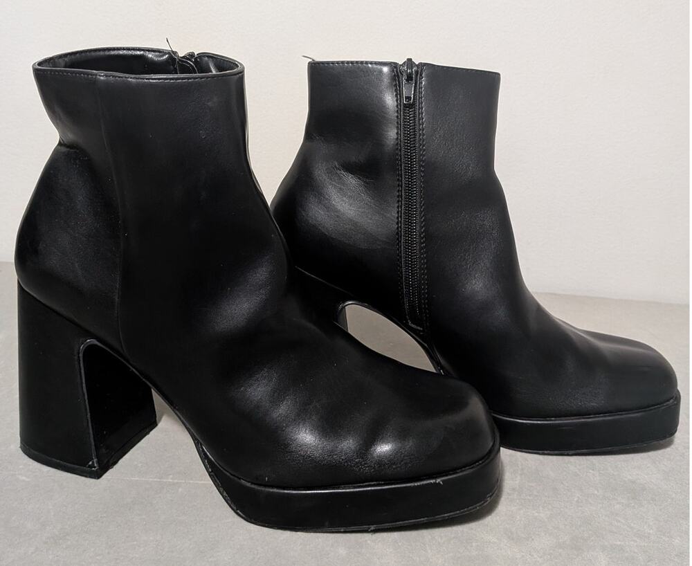 Madden Girl 90s Y2K Inspired Black Platform Boots 4 inch Block Heel Size 10